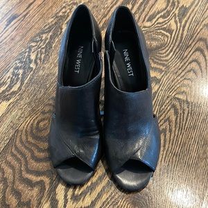 Nine West New Open toe sandals. 100% Black leather. Never worn.